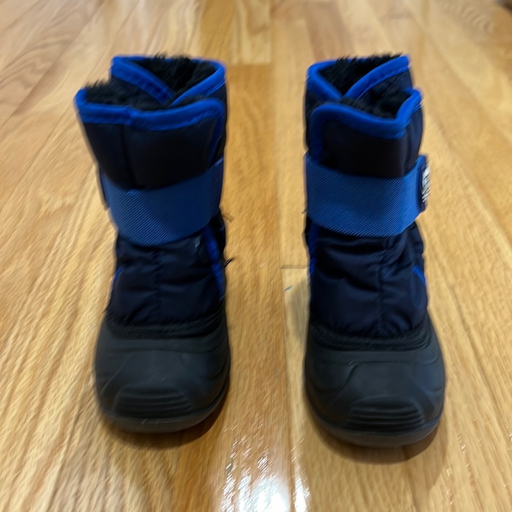 Blue snow boots. Toddler size 6.